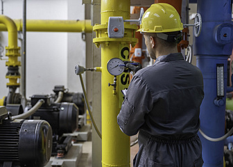 Аппаратчик обесфеноливания и обеспиридинивания масел